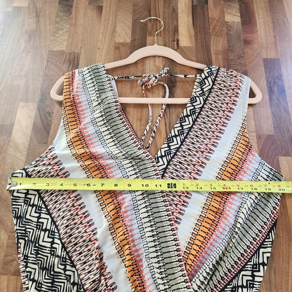 BCBGeneration Tropical‎ Ripple Low V-neck Bodysuit Size Medium - Picture 9 of 11